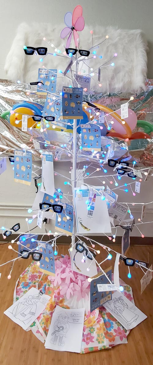 Macaroni Kid Holiday Tree
